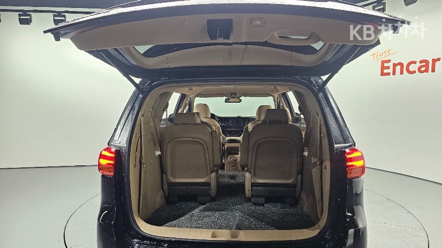 Kia Carnival — miniaturë 20