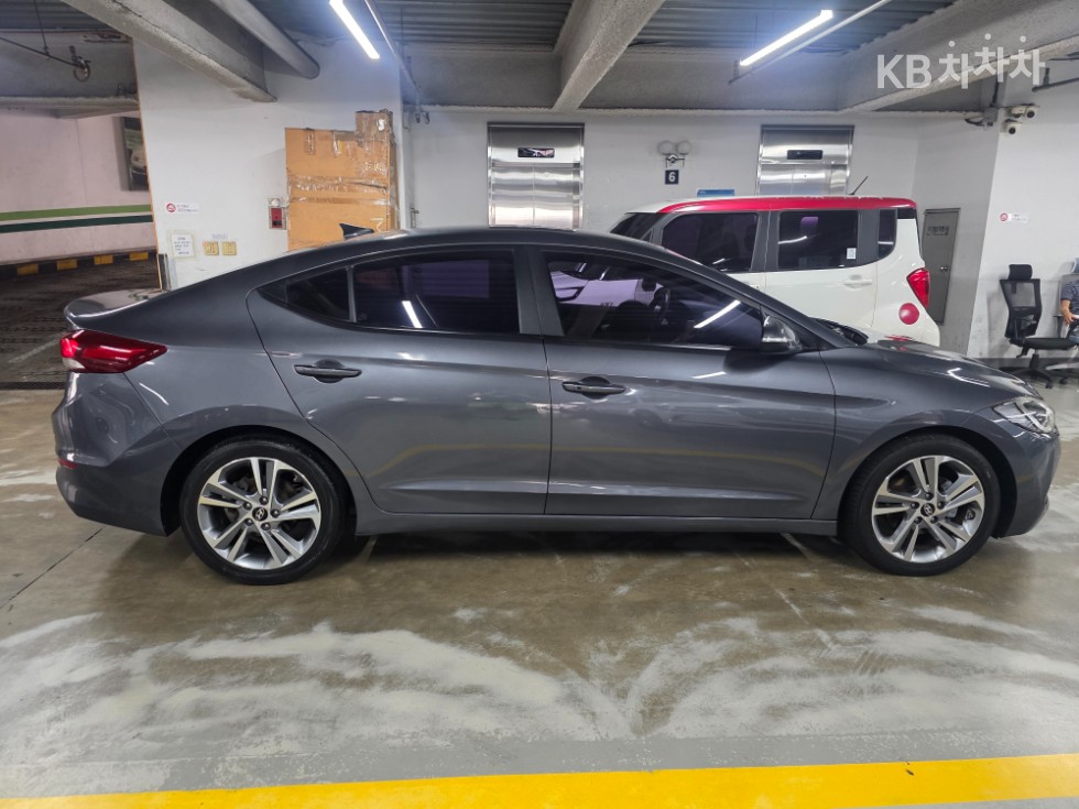 Hyundai Avante — miniaturë 4