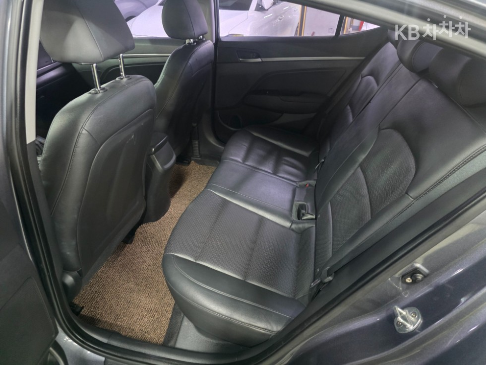 Hyundai Avante — miniaturë 13