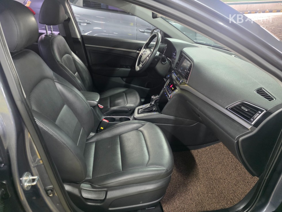 Hyundai Avante — miniaturë 12