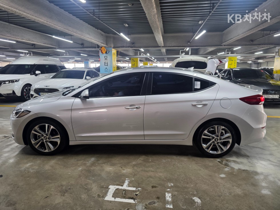 Hyundai Avante — miniaturë 8