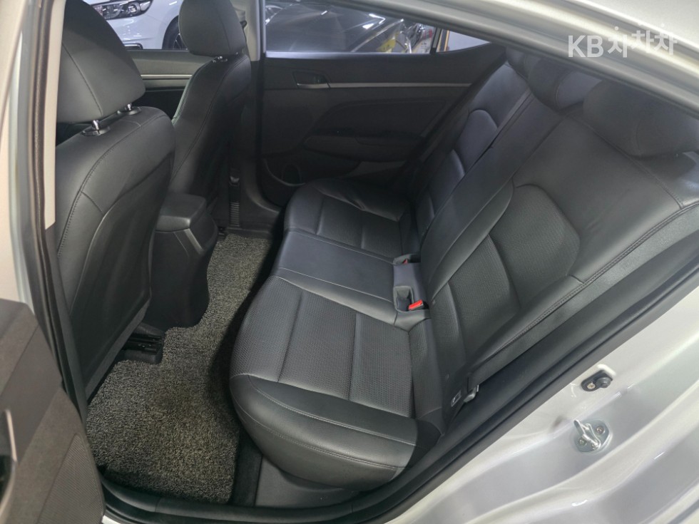 Hyundai Avante — miniaturë 13