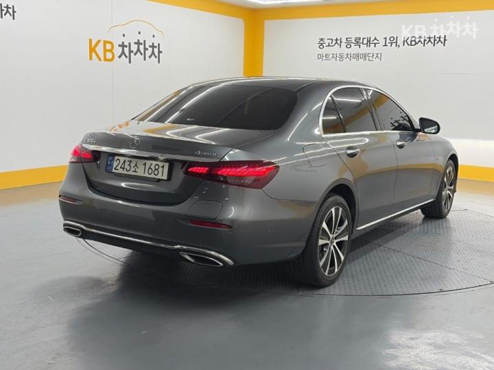 Mercedes-Benz E-klasse — miniaturë 4