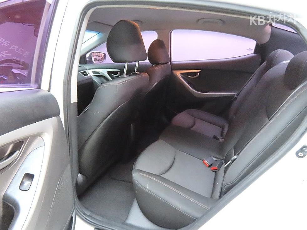 Hyundai Avante — miniaturë 12