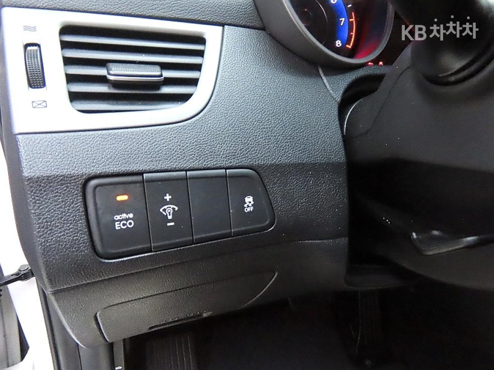 Hyundai Avante — miniaturë 13