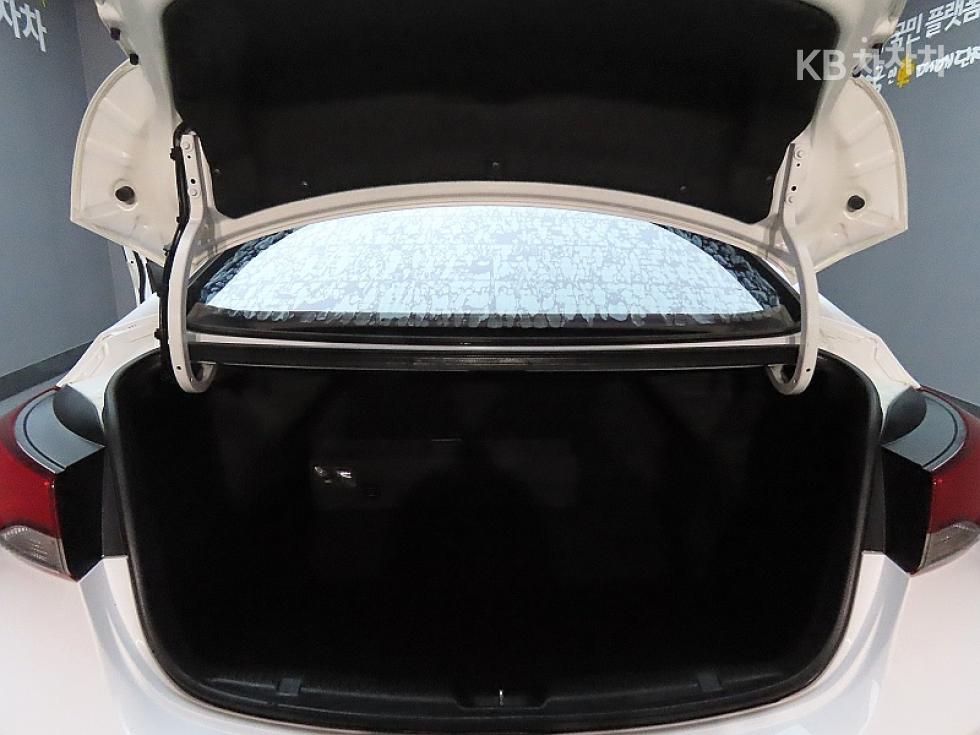 Hyundai Avante — miniaturë 18