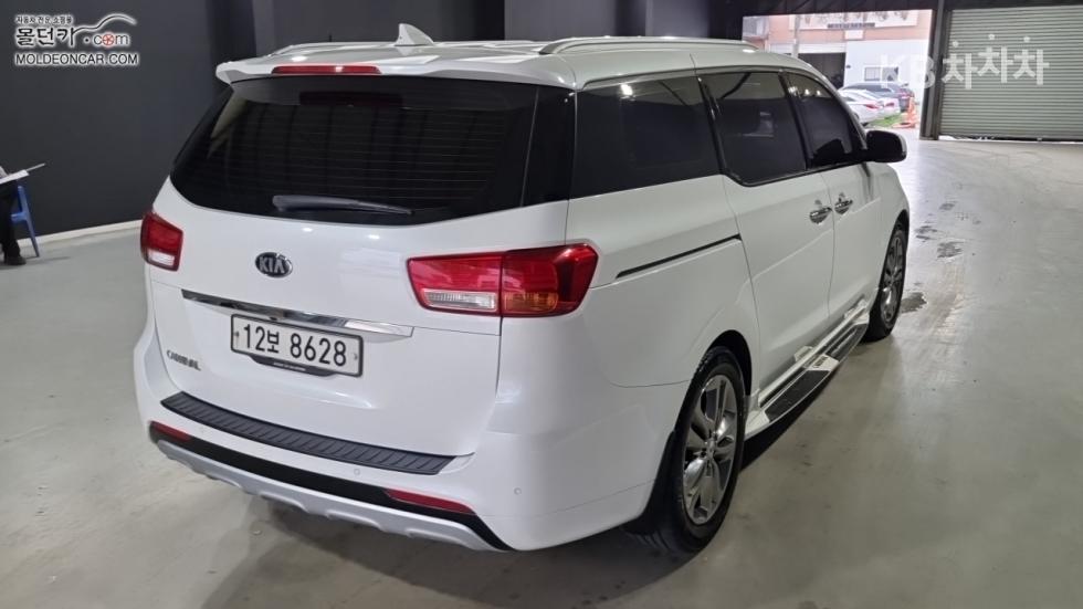 Kia Carnival — miniaturë 2