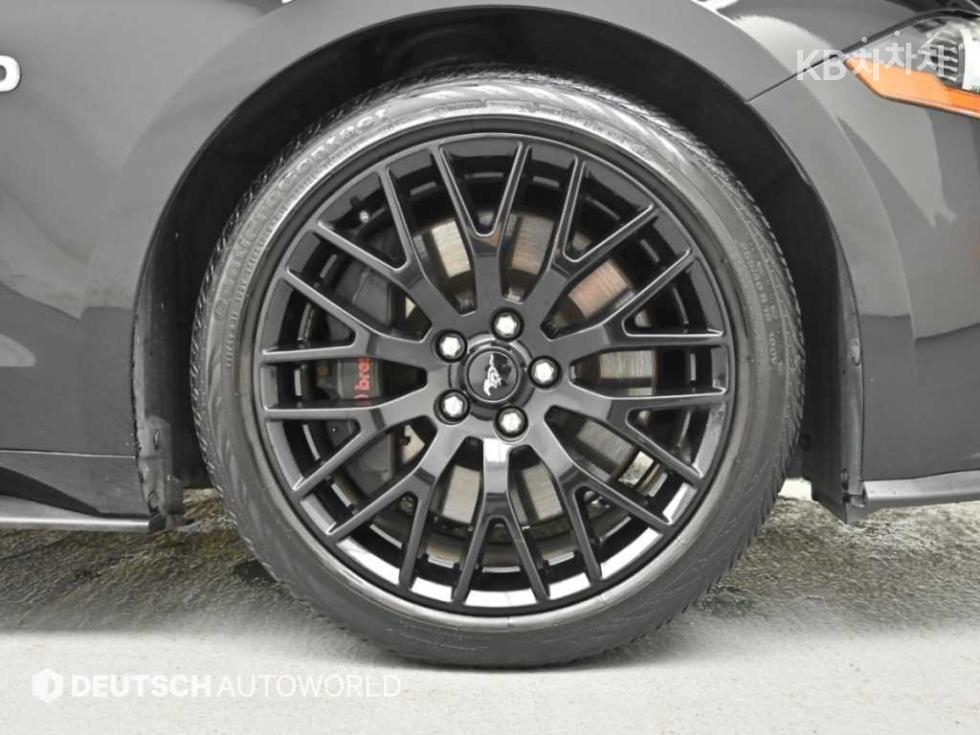 Ford Mustang — miniaturë 5