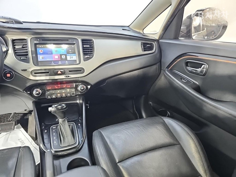 Kia Carens — miniaturë 10
