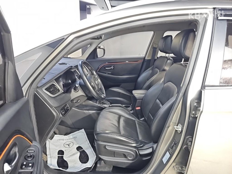 Kia Carens — miniaturë 11