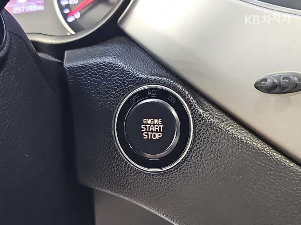 Kia Carens — miniaturë 16