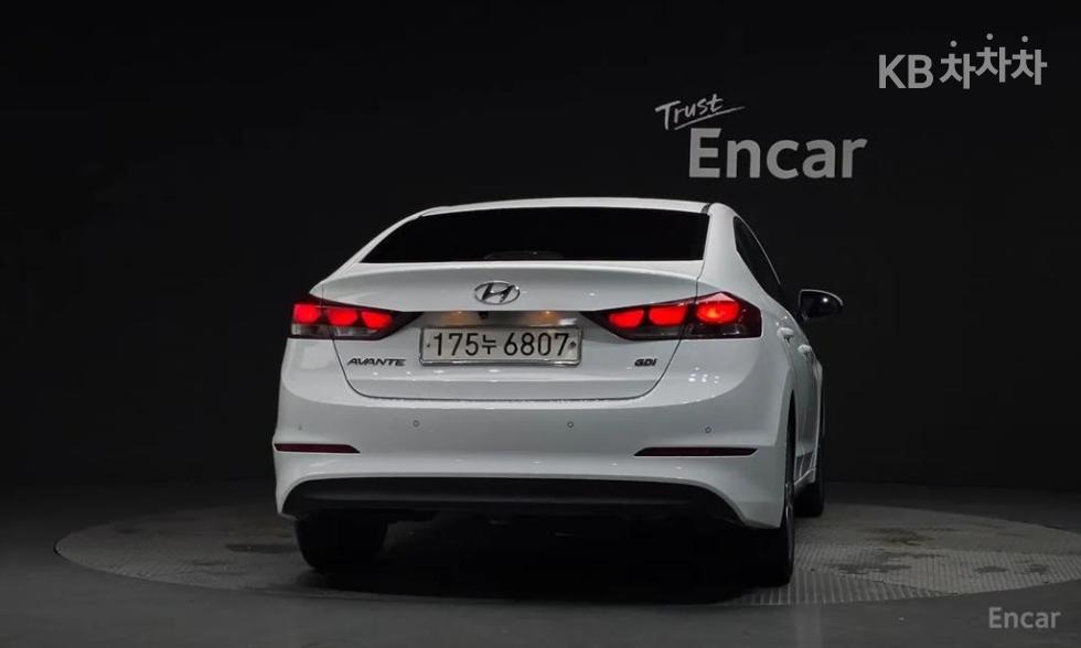 Hyundai Avante — miniaturë 3