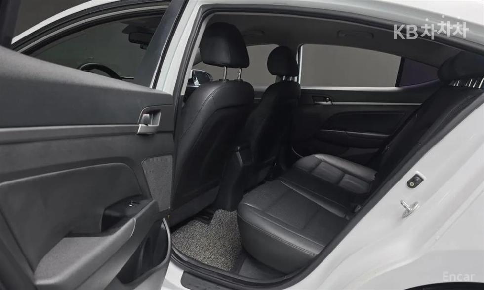 Hyundai Avante — miniaturë 14