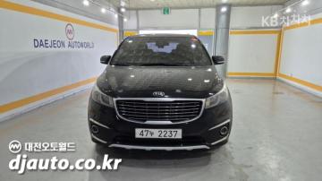Kia Carnival 9-seater Luxury — foto 1