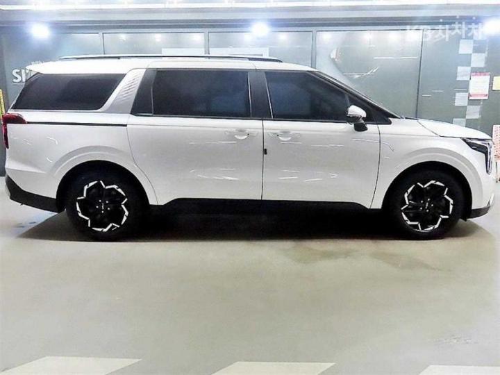 Kia Carnival — miniaturë 3