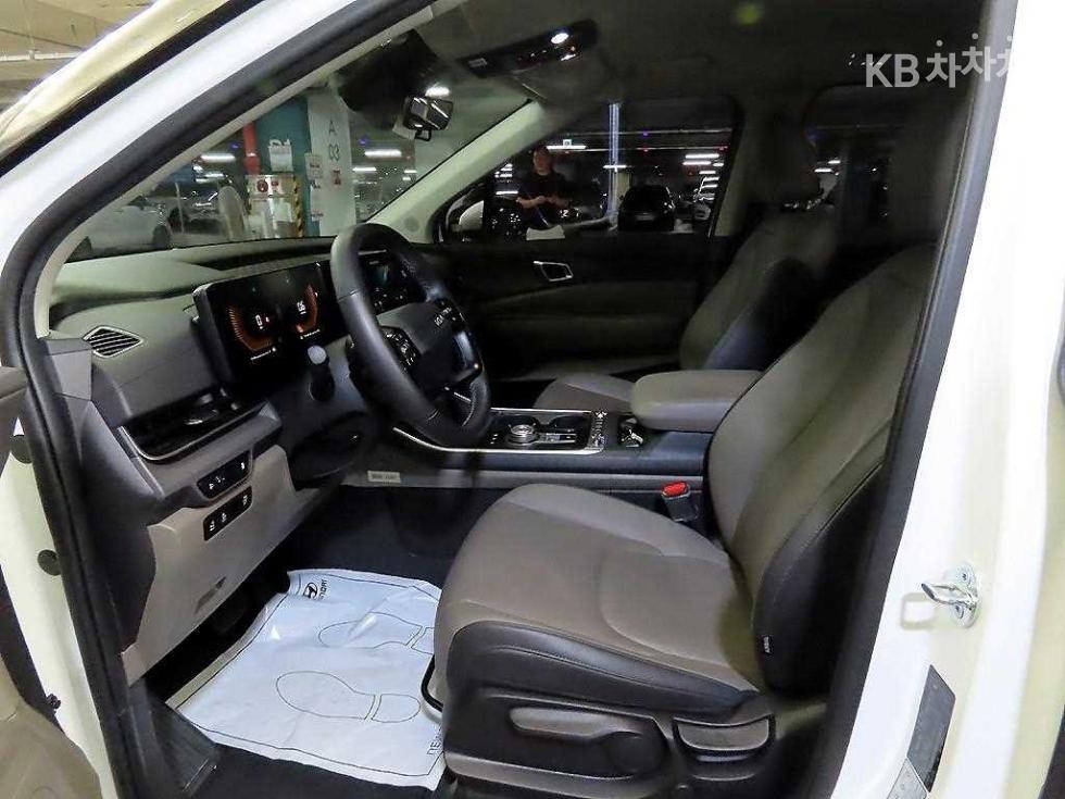 Kia Carnival — miniaturë 6