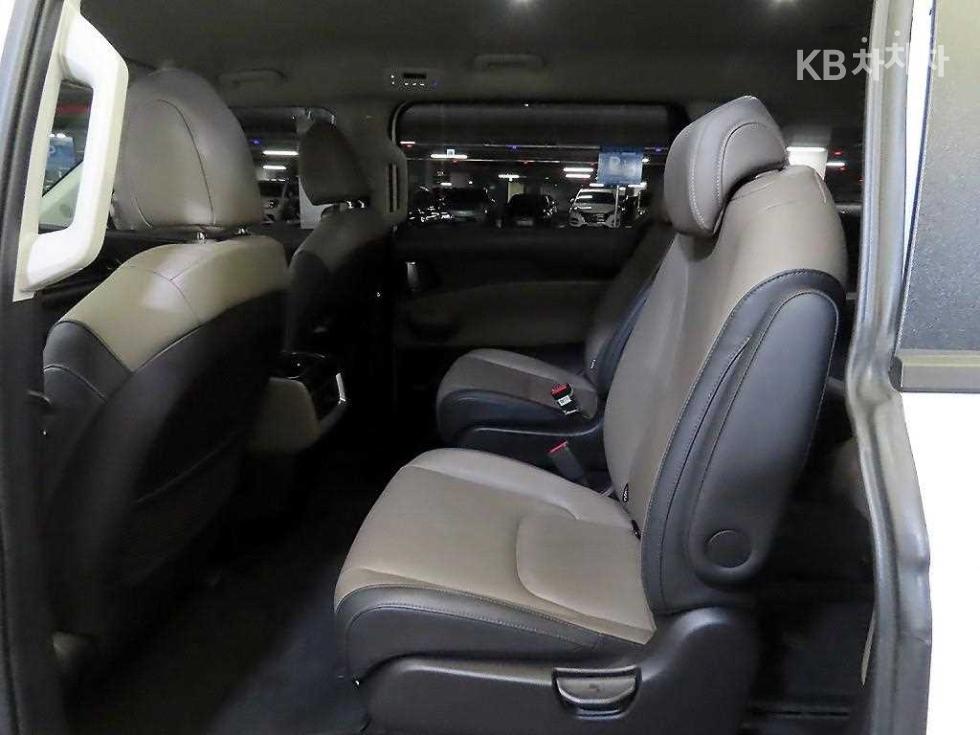 Kia Carnival — miniaturë 7