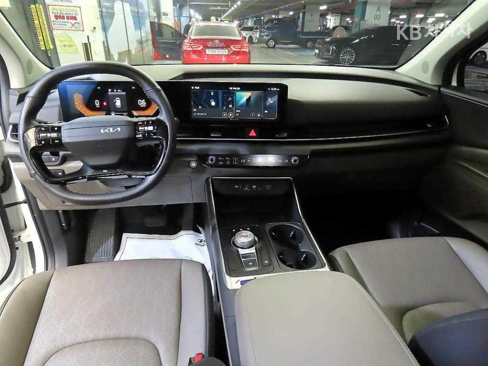 Kia Carnival — miniaturë 10