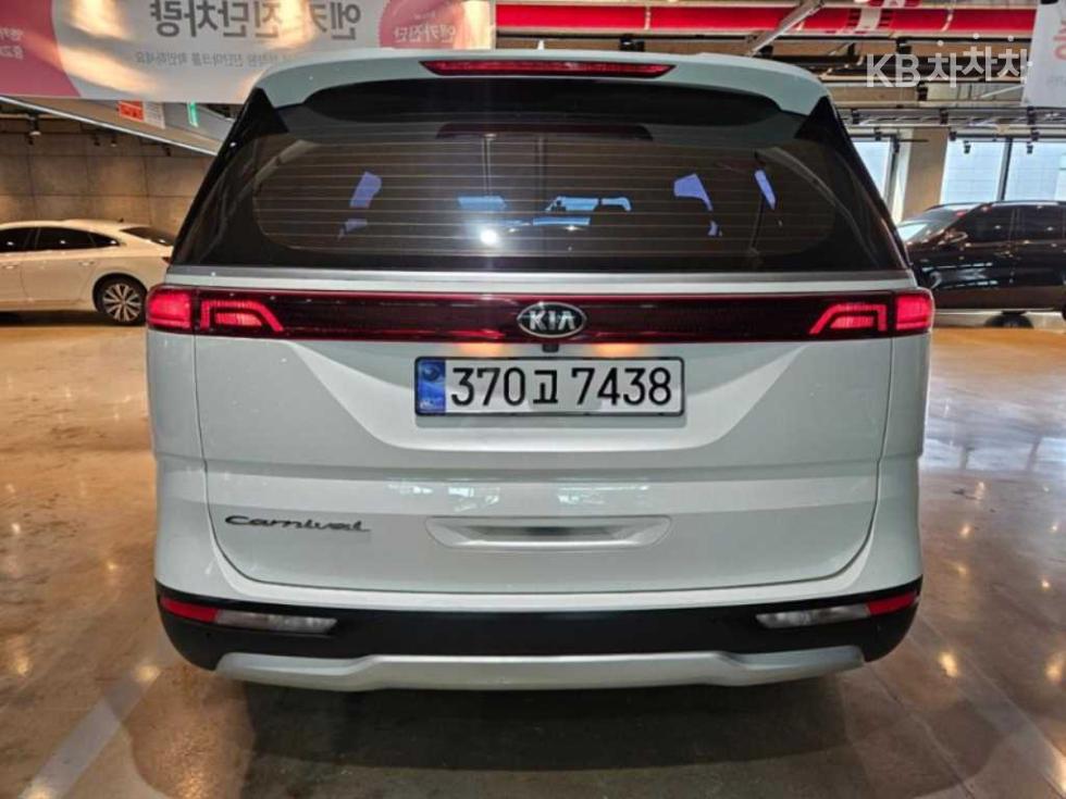 Kia Carnival — miniaturë 4