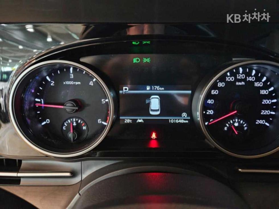 Kia Carnival — miniaturë 7