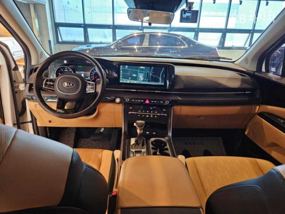 Kia Carnival — miniaturë 8