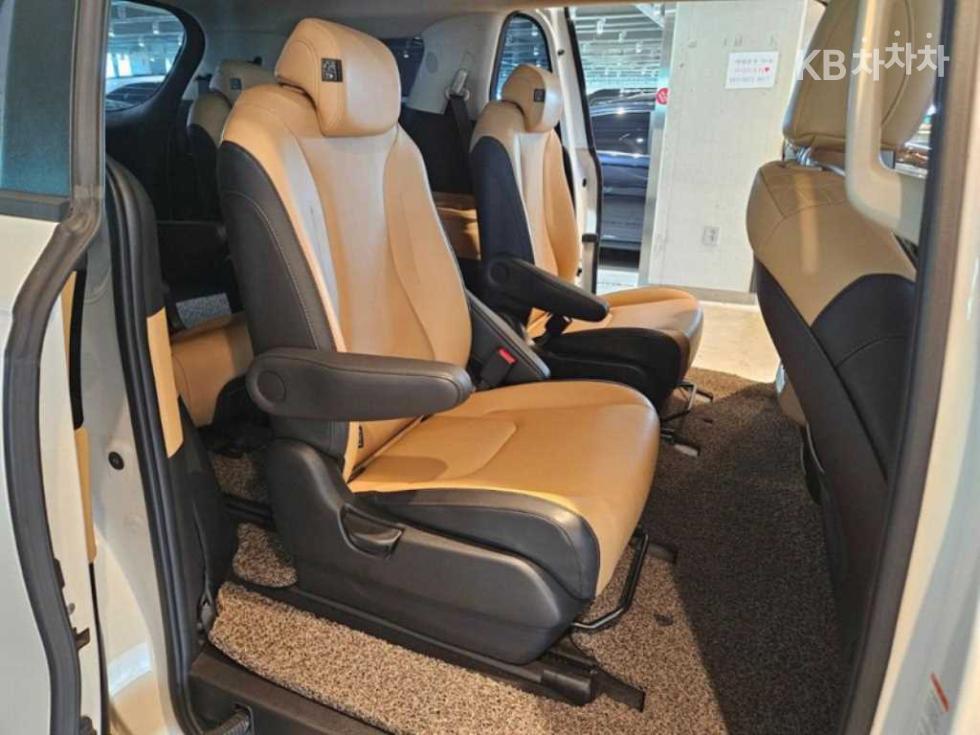 Kia Carnival — miniaturë 10