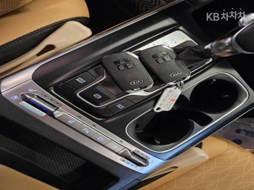 Kia Carnival — miniaturë 11