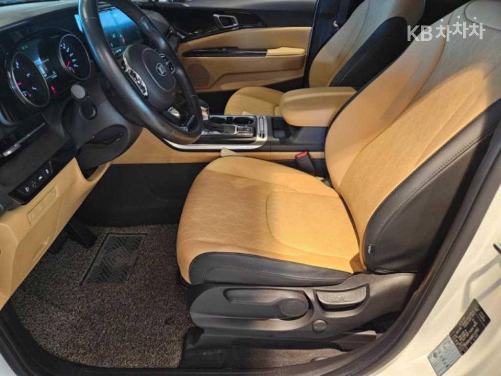 Kia Carnival — miniaturë 15