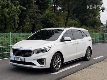 Kia Carnival 9-Seater Noblesse Special — foto 1