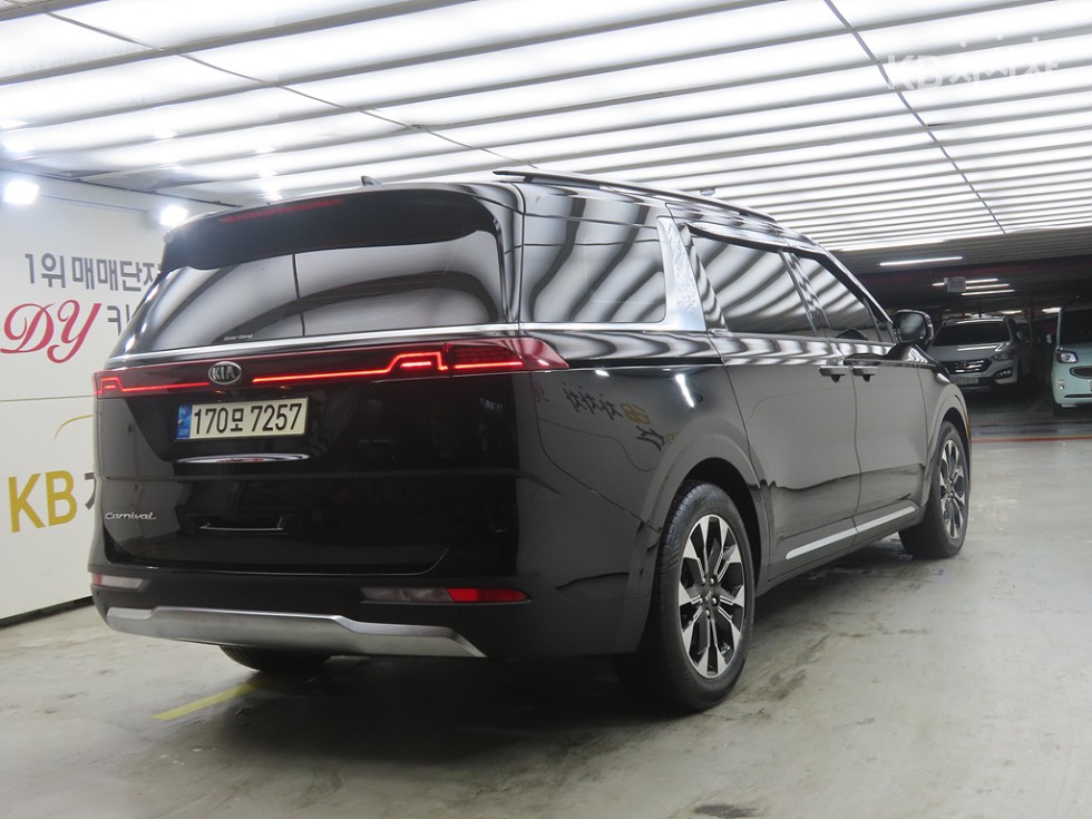 Kia Carnival — miniaturë 4
