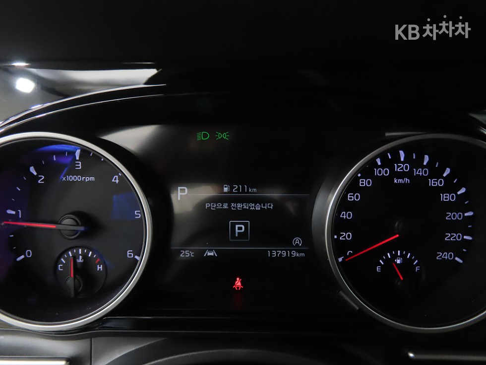 Kia Carnival — miniaturë 9