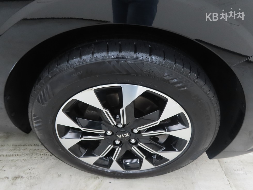 Kia Carnival — miniaturë 20