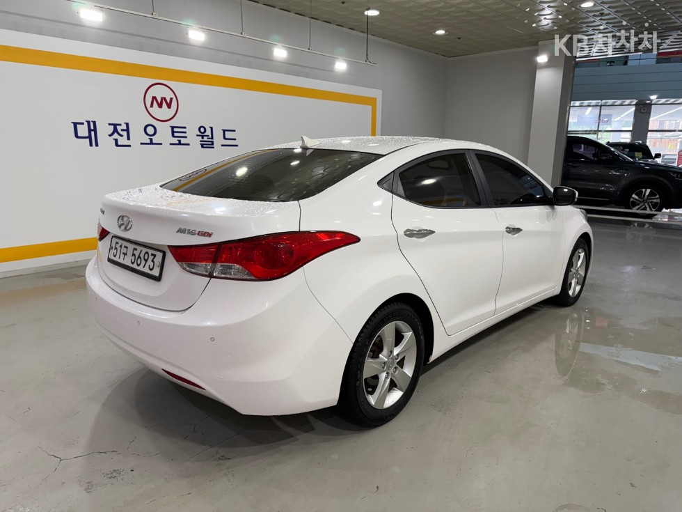 Hyundai Avante — miniaturë 5