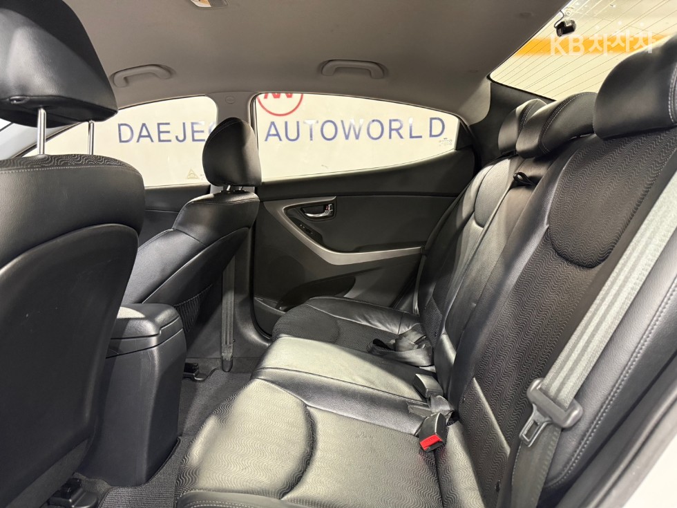 Hyundai Avante — miniaturë 8