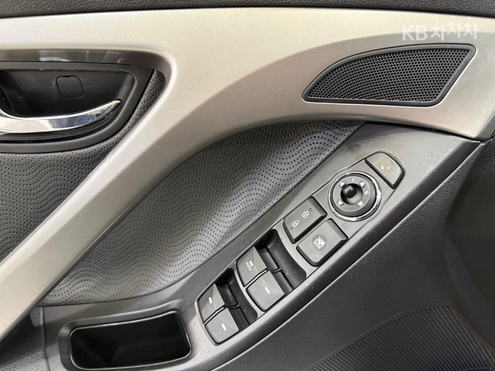 Hyundai Avante — miniaturë 10