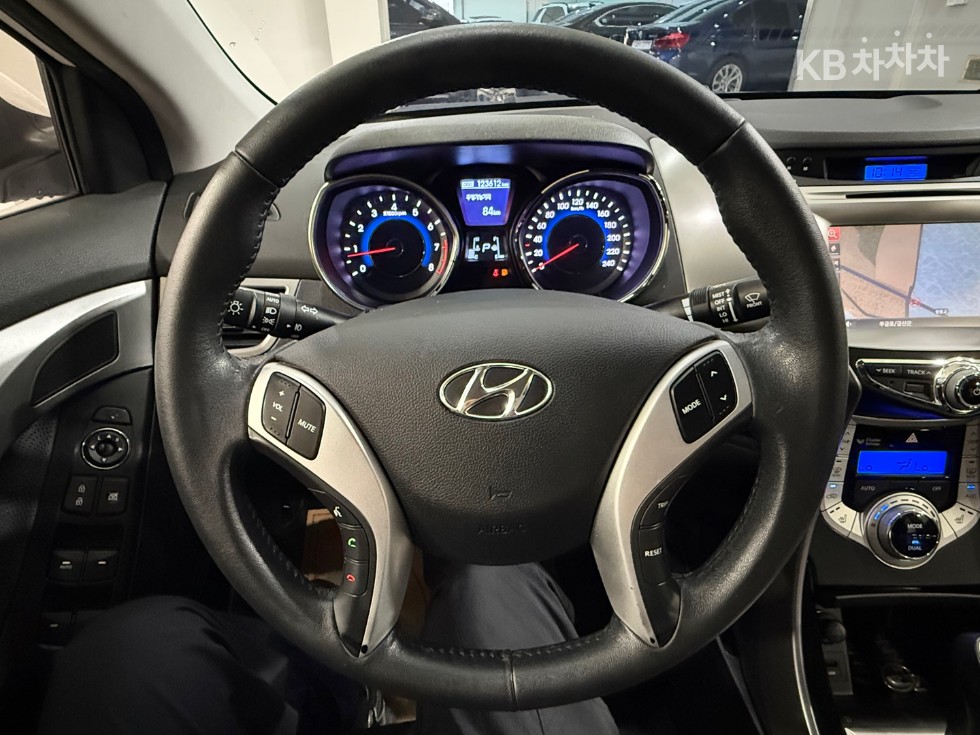 Hyundai Avante — miniaturë 12