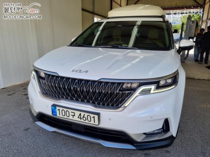 Kia Carnival Diesel 9-Seater Signature — foto 1