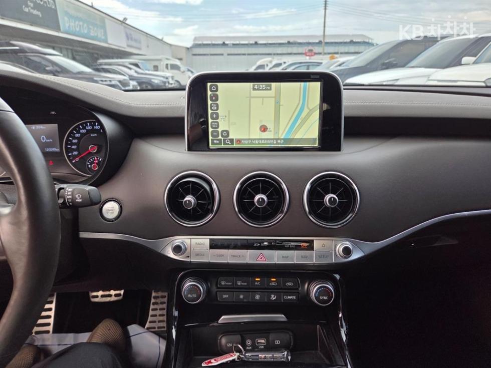 Kia Stinger — miniaturë 12