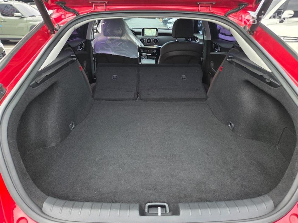 Kia Stinger — miniaturë 19