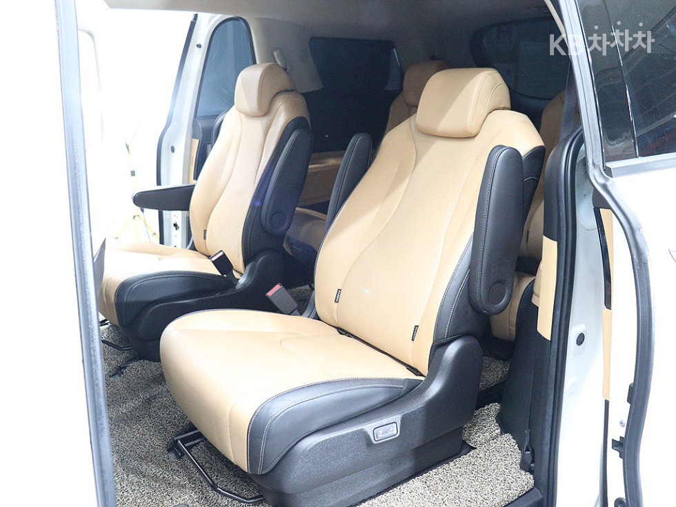 Kia Carnival — miniaturë 9