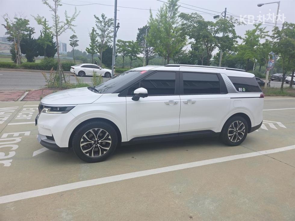 Kia Carnival — miniaturë 2