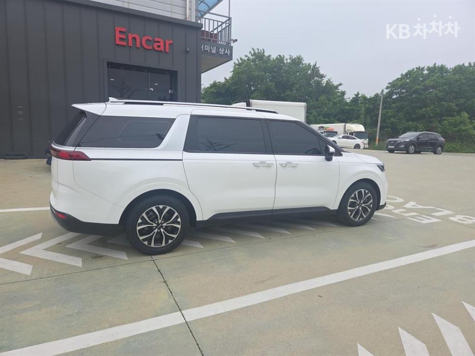 Kia Carnival — miniaturë 3