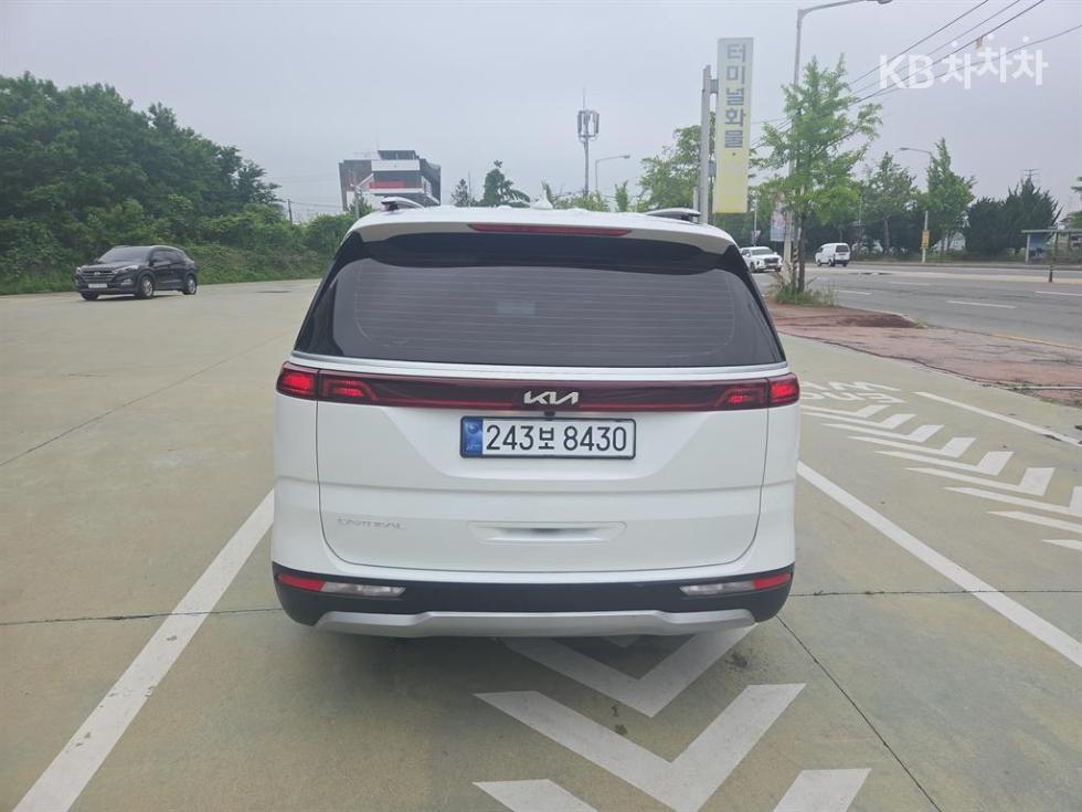 Kia Carnival — miniaturë 4