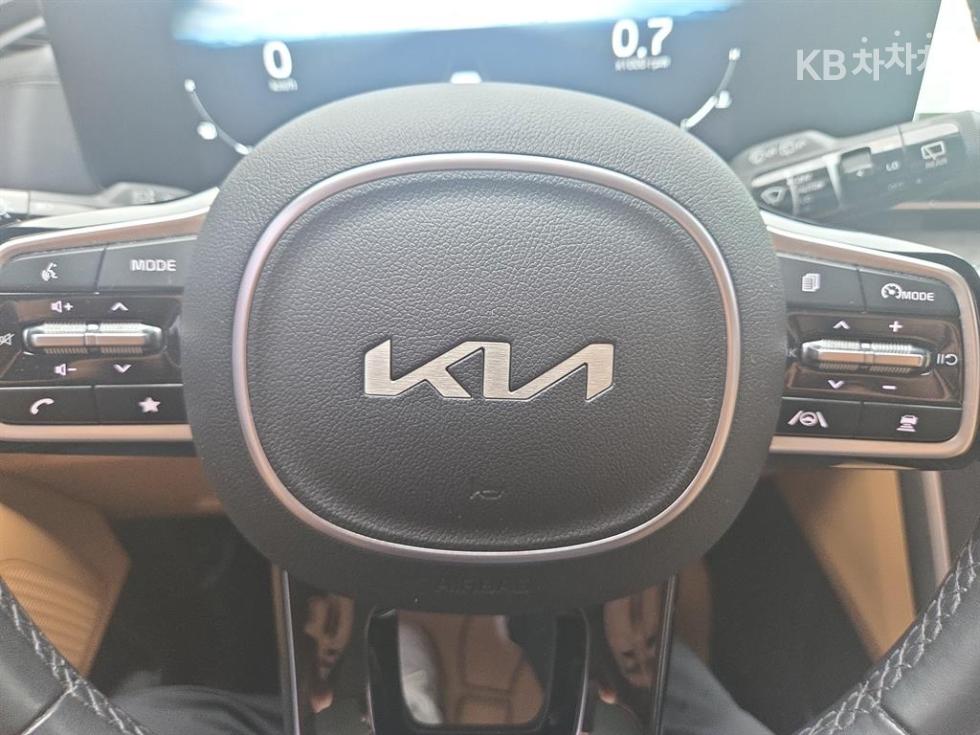Kia Carnival — miniaturë 6