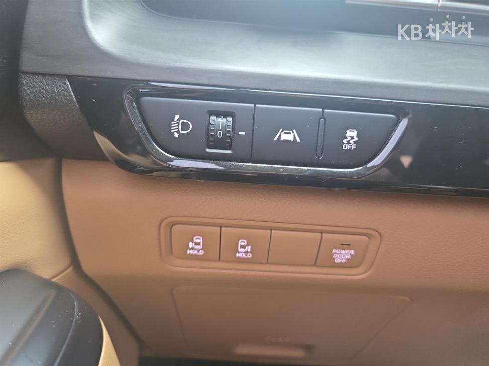 Kia Carnival — miniaturë 10
