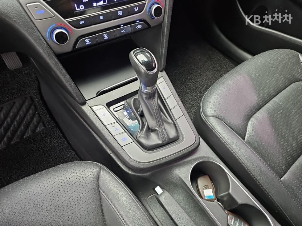 Hyundai Avante — miniaturë 8