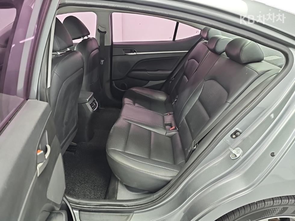 Hyundai Avante — miniaturë 12
