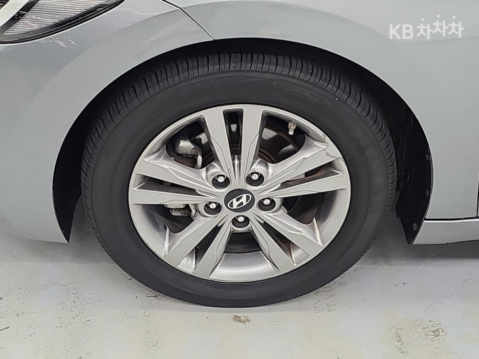 Hyundai Avante — miniaturë 18