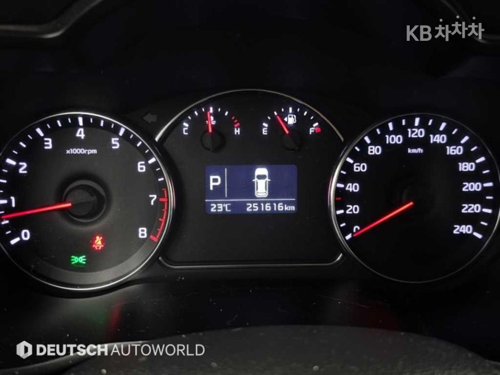 Kia Carens — miniaturë 8