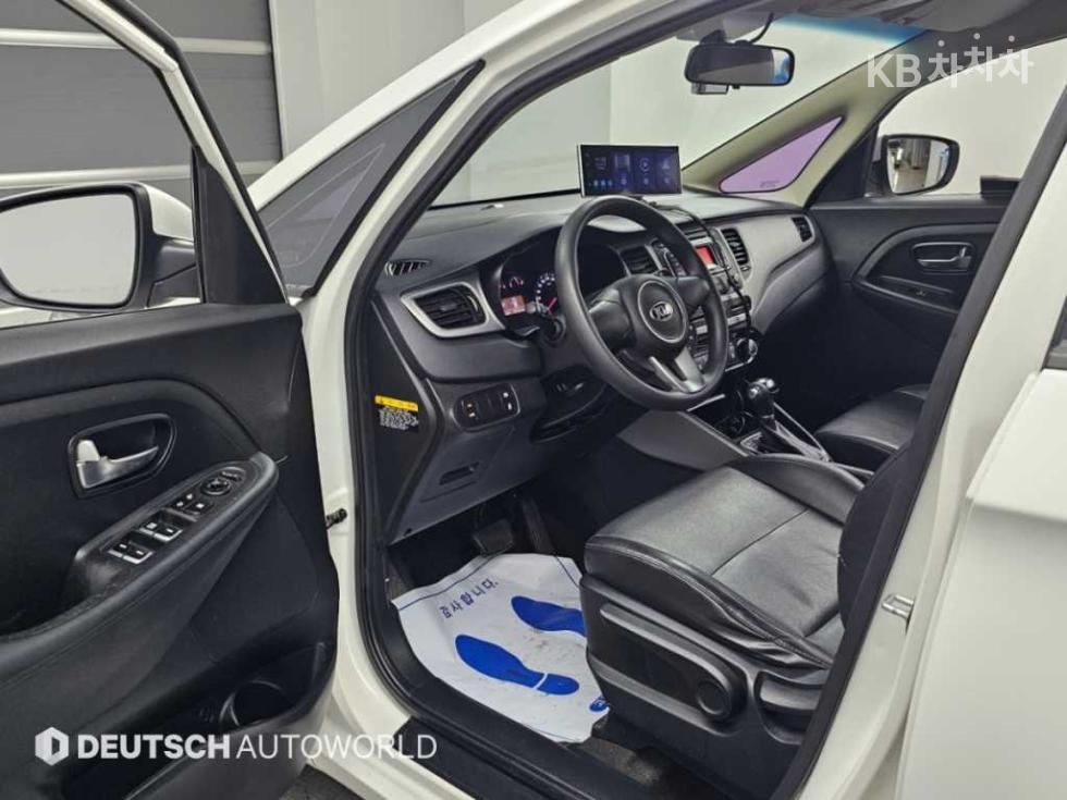 Kia Carens — miniaturë 11